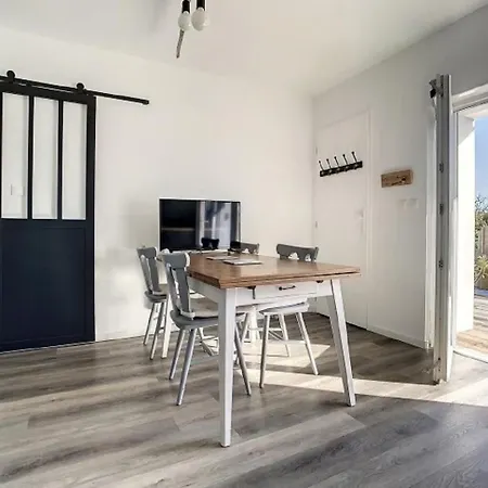 Le Vieux Mole * Сен-Жиль-Круа-де-Ви