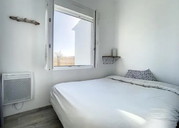 Le Vieux Mole * Сен-Жиль-Круа-де-Ви