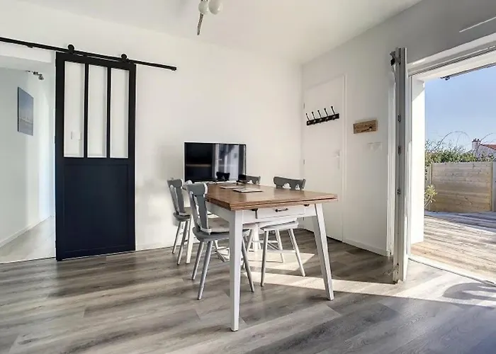 Le Vieux Mole * Сен-Жиль-Круа-де-Ви